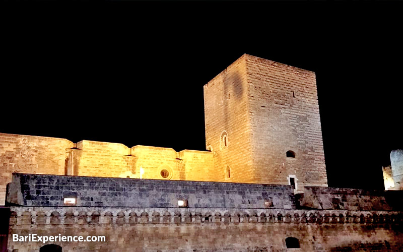 Norman Schwabiska slottet Bari på kvällen