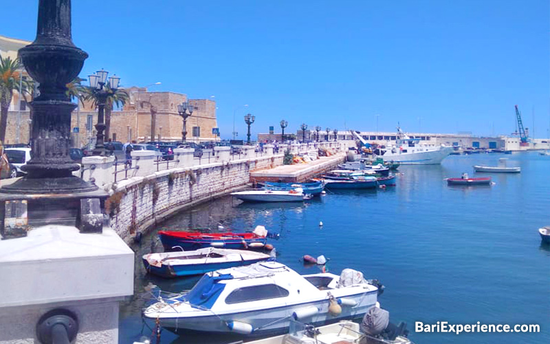 Havsnära pir i Bari Puglia