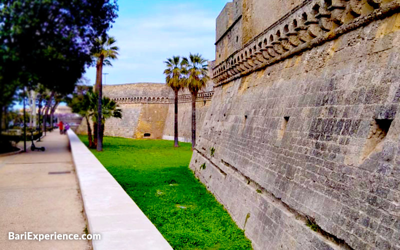 Väggar av det schwabiska slottet i Bari, Puglia