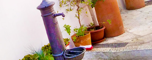  For varmt i Puglia? Download FontaninApp og find ud af, hvor de typiske apuliske springvand er placeret 