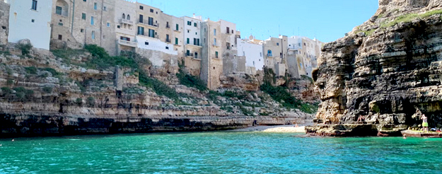  On the coast of Polignano a Mare with boat tours, diving and paddle surfing