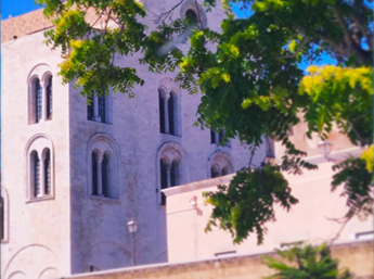 Basilica San Nicola robogókölcsönzés Bariban